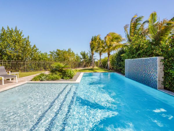 Contemporary Waterfront 4 Bedroom Vacation Rental