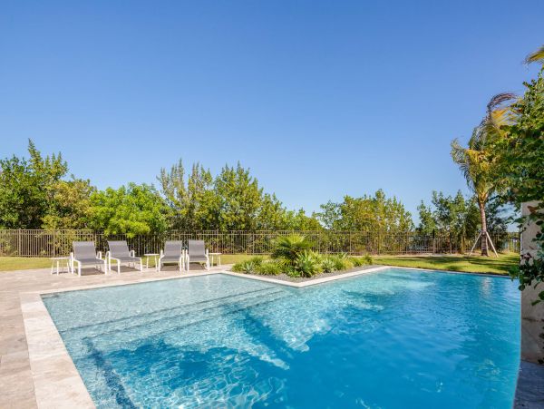 Contemporary Waterfront 4 Bedroom Vacation Rental