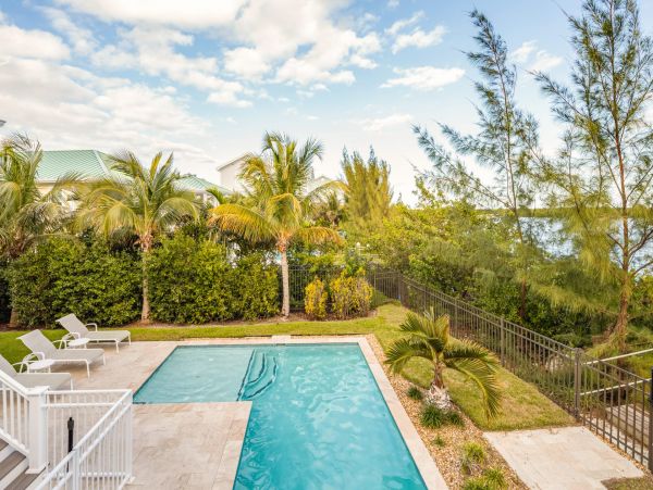 Beautiful 4 Bedroom Vacation Home with Water Views & Dock