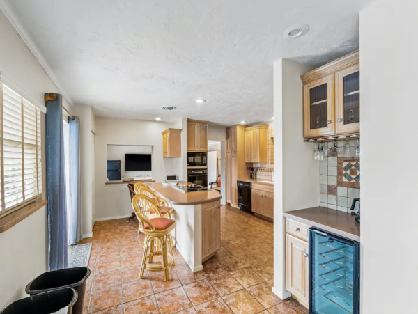 Three Bedroom Sleeps 12 Guests Sunset views