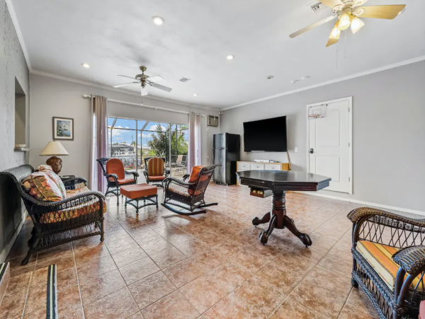 Three Bedroom Sleeps 12 Guests Sunset views