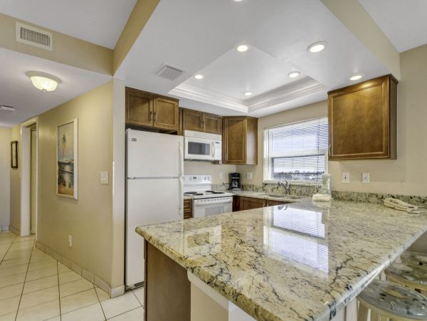 Spacious 1-Bedroom Condo with Gulf Views