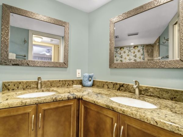 Spacious 1-Bedroom Condo with Gulf Views