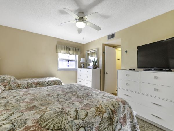 Spacious 1-Bedroom Condo with Gulf Views