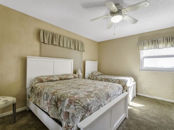 Spacious 1-Bedroom Condo with Gulf Views