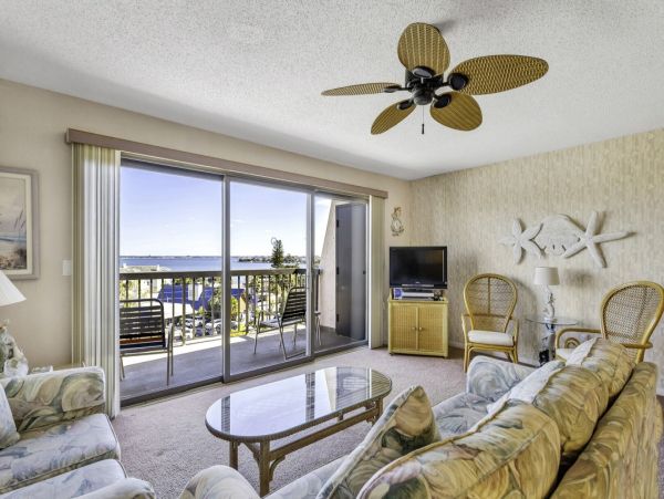 Tranquil Bayfront Retreat on St. Pete Beach