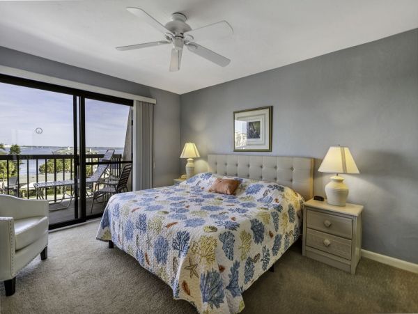 St. Petersburg Condo 1048114