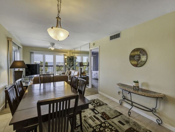 St. Petersburg Condo 1048114