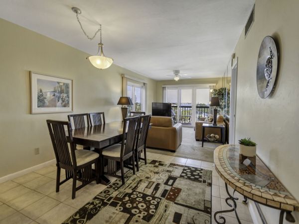St. Petersburg Condo 1048114