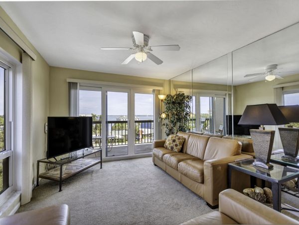 St. Petersburg Condo 1048114