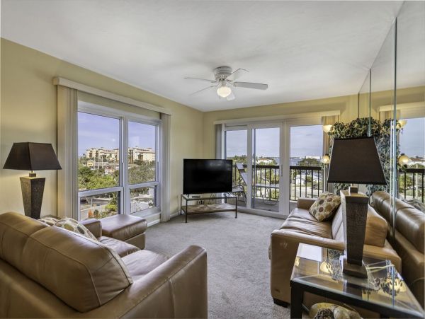 St. Petersburg Condo 1048114