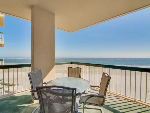 Oceanfront Vacation Condo in Isle of Palms Sleeps 6