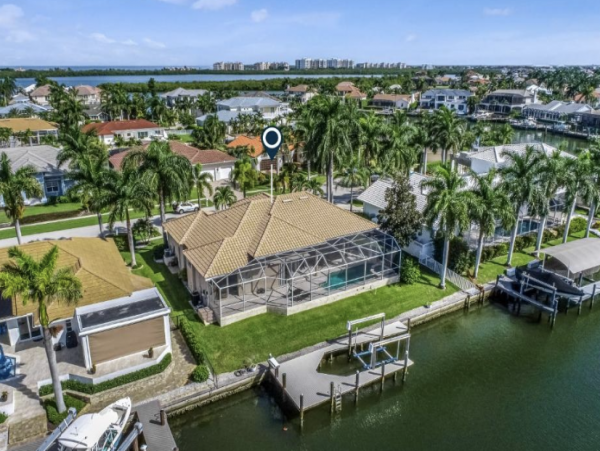 Stunning Vacation Home Marco Lovely Style Pool