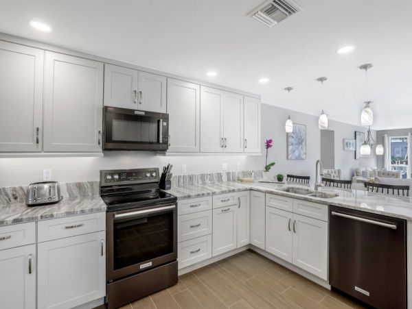 Canal Front Luxury 4 Bedroom Pool Home on Marco Island