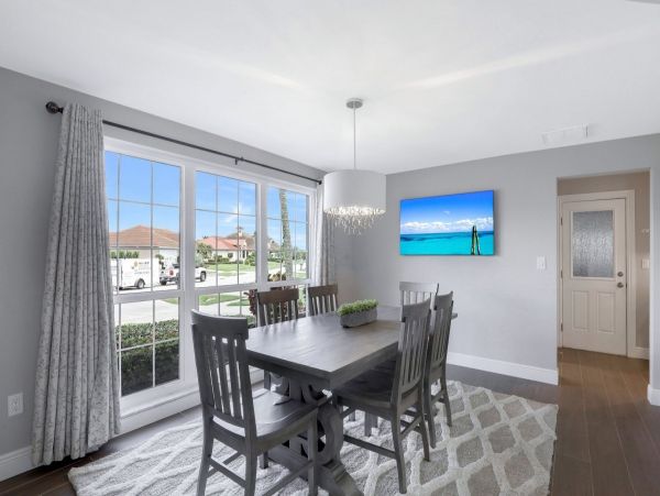 Canal Front Luxury 4 Bedroom Pool Home on Marco Island