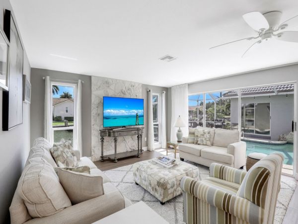 Canal Front Luxury 4 Bedroom Pool Home on Marco Island