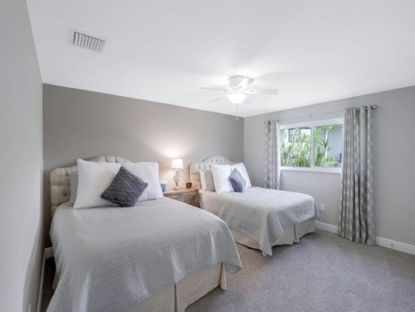 Canal Front Luxury 4 Bedroom Pool Home on Marco Island