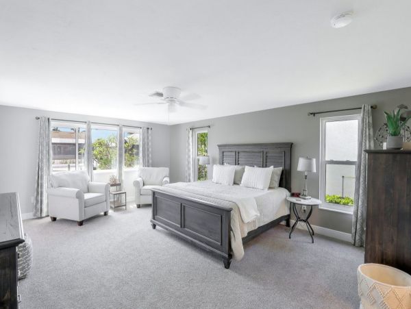 Canal Front Luxury 4 Bedroom Pool Home on Marco Island