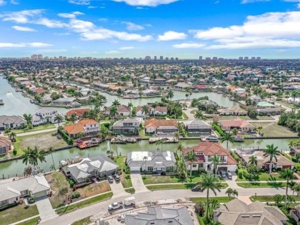 Canal Front Luxury 4 Bedroom Pool Home on Marco Island