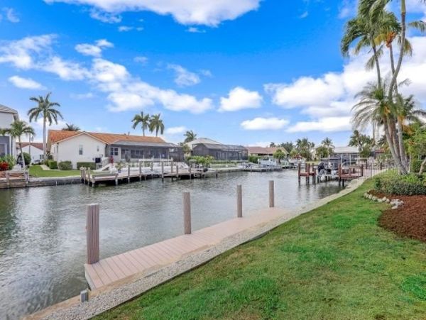 Canal Front Luxury 4 Bedroom Pool Home on Marco Island