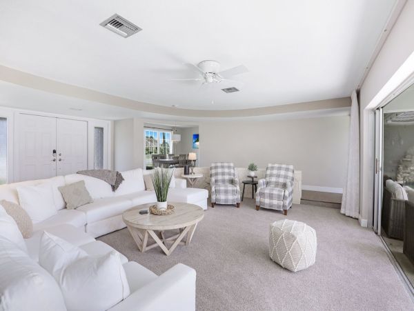 Canal Front Luxury 4 Bedroom Pool Home on Marco Island