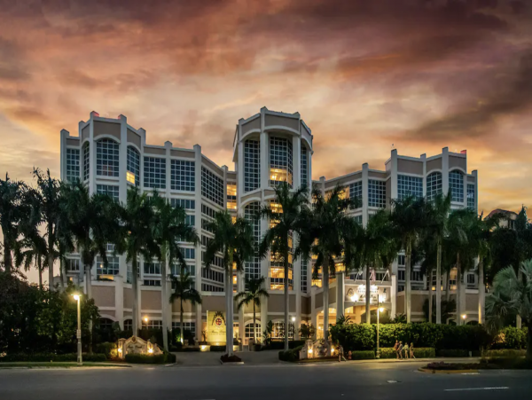 Five Star Resort Style Vacationing on Magnificent Marco Island