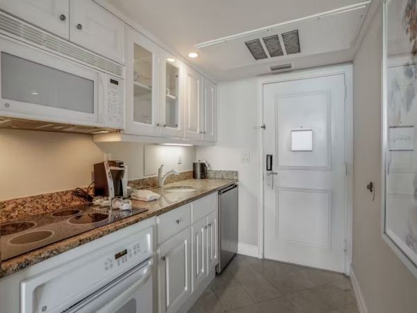 Marco Island Luxury Vacation Condo Views Amenities Beach
