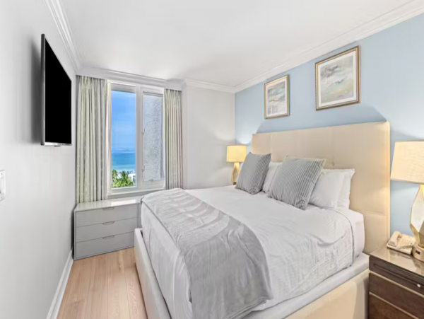 Gulf-Front Vacation Condo in Marco Island