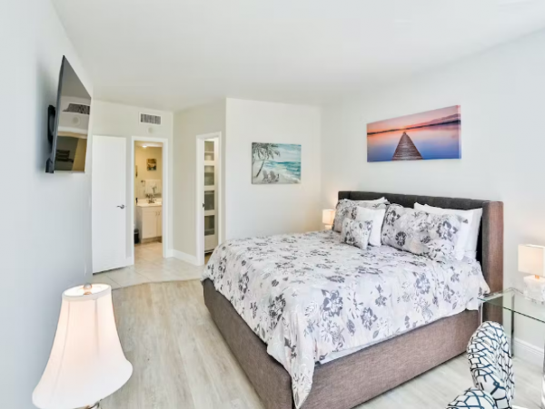 Marco Island Vacation Condo 2 Bedroom, Pool & Fitness Center