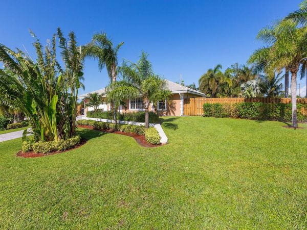 Four-Bedroom Boca Raton Vacation Home with Pool Your Coastal Luxe Retreat