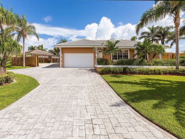 Four-Bedroom Boca Raton Vacation Home with Pool Your Coastal Luxe Retreat