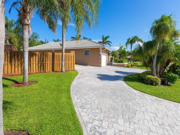 Four-Bedroom Boca Raton Vacation Home with Pool Your Coastal Luxe Retreat