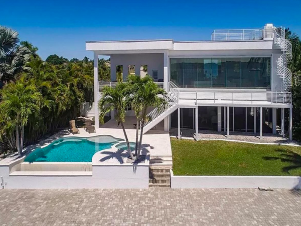 Four bedroom 3 Bathroom Villa