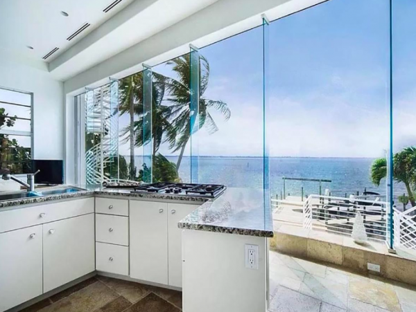 Four bedroom 3 Bathroom Villa