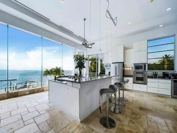 Four bedroom 3 Bathroom Villa