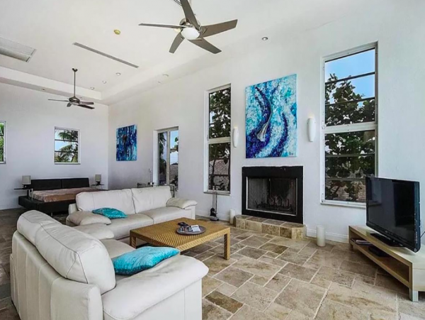 Four bedroom 3 Bathroom Villa