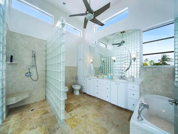 Four bedroom 3 Bathroom Villa