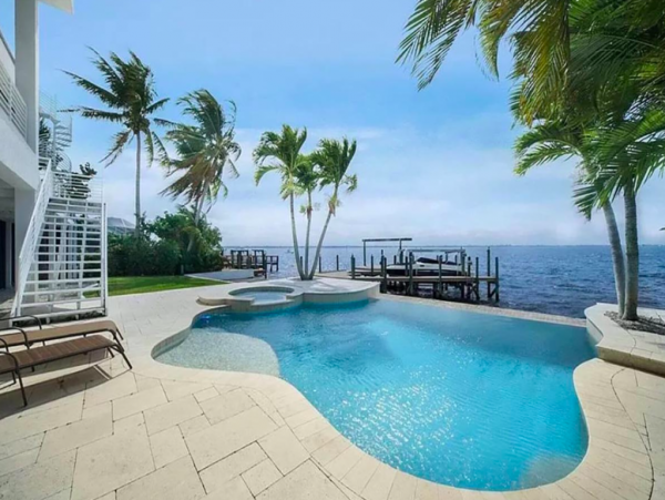 Four bedroom 3 Bathroom Villa