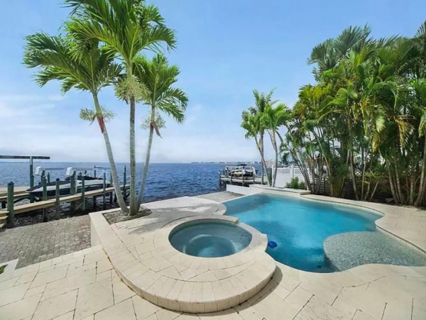 Four bedroom 3 Bathroom Villa