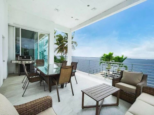 Four bedroom 3 Bathroom Villa