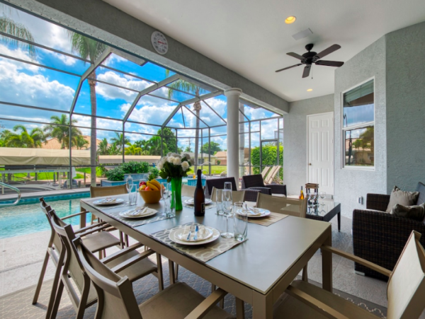 4 Bedroom Villa with dock and just a few minutes from the beach
