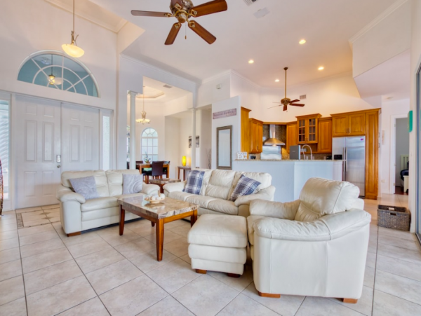 4 Bedroom Villa with dock and just a few minutes from the beach