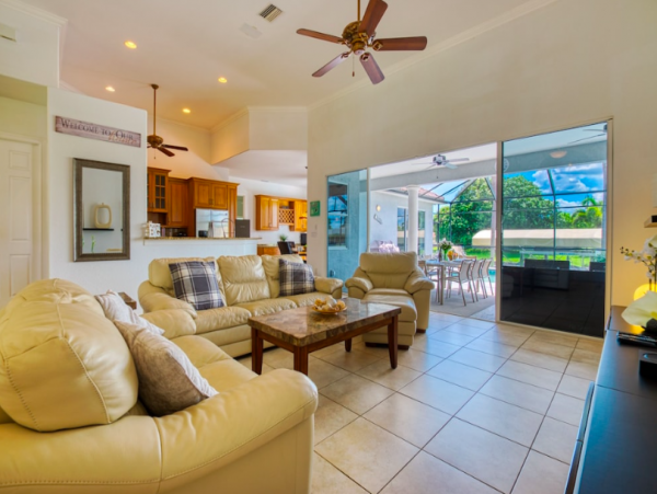 4 Bedroom Villa with dock and just a few minutes from the beach