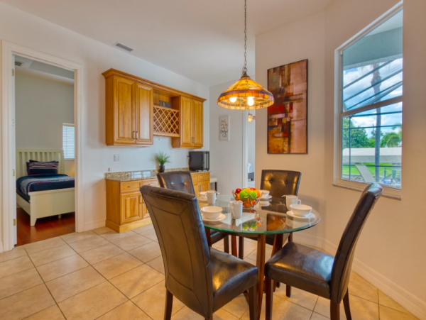 4 Bedroom Villa with dock and just a few minutes from the beach