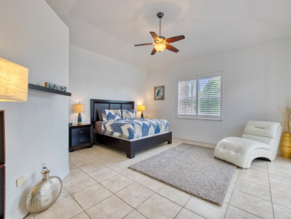 4 Bedroom Villa with dock and just a few minutes from the beach