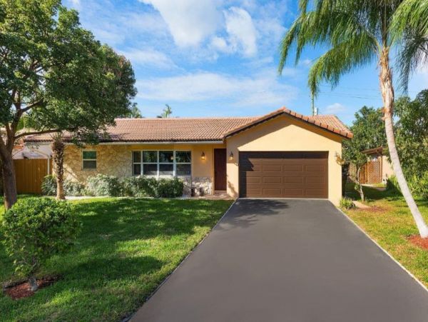 Boca Raton Vacation Pool Home Four Bedroom