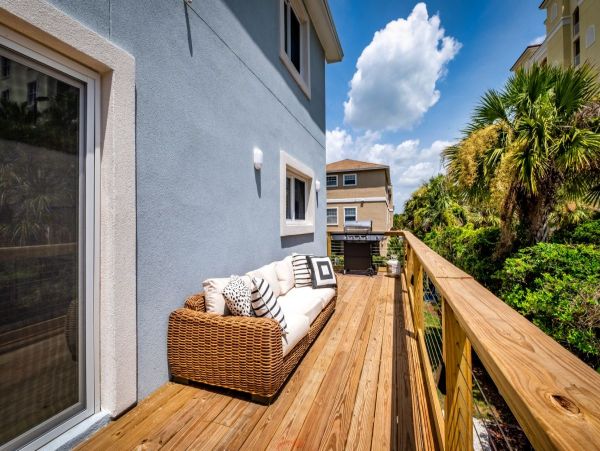 Luxury Jacksonville Beach Oceanfront Vacation Rental 4-Bedroom Coastal Retreat with Panoramic Views