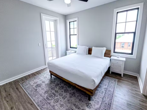 Dog friendly duplex with 2 kitchens