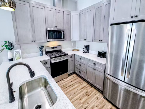Dog friendly duplex with 2 kitchens