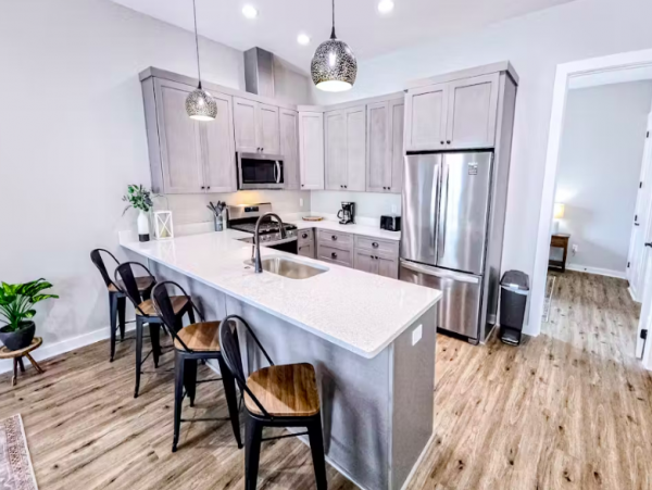 Dog friendly duplex with 2 kitchens